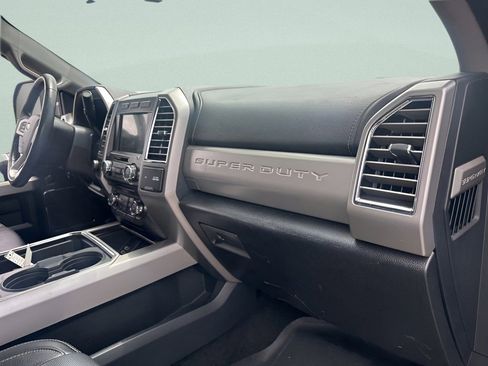Used 2017 Ford F250 Lariat w/ Lariat Ultimate Package AWD/4WD image 16