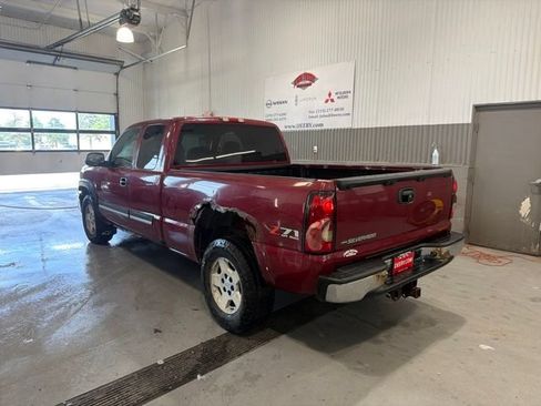 Used 2006 Chevrolet Silverado 1500 LT w/ Light Duty Power Package AWD/4WD image 5