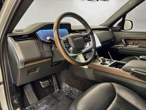 Used 2023 Land Rover Range Rover Long Wheelbase SE AWD/4WD image 9