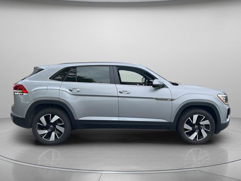 Used 2025 Volkswagen Atlas Cross Sport SE AWD/4WD image 6