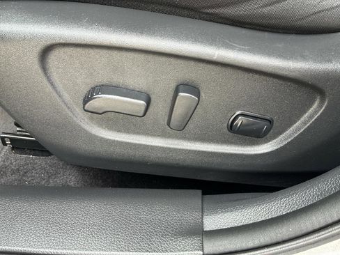Used 2018 Nissan Rogue SV w/ Premium Package FWD image 24