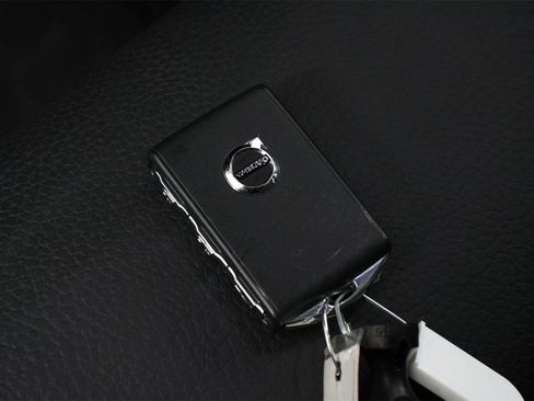 Certified 2024 Volvo XC90 T8 Plus w/ Protection Package Premier image 33