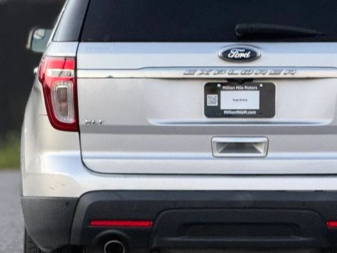 Used 2015 Ford Explorer XLT w/ Equipment Group 202A FWD image 13