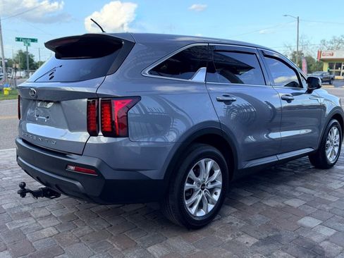 Used 2021 Kia Sorento LX image 9