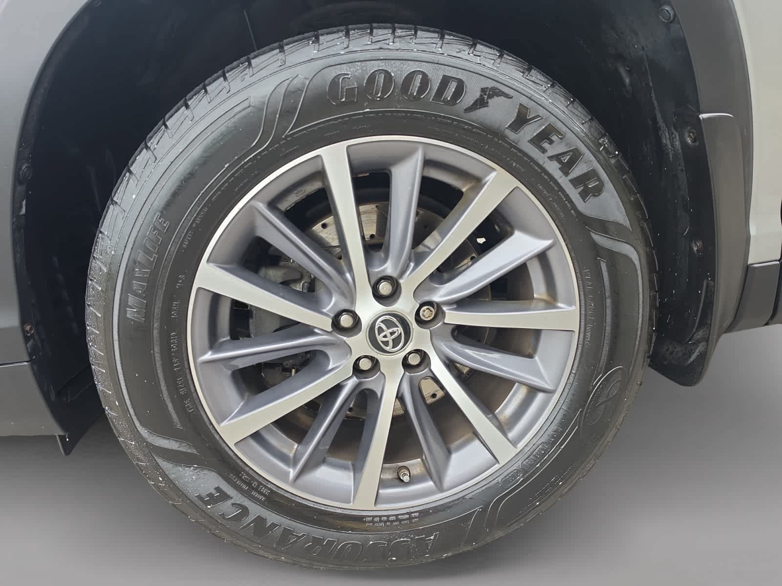 Used 2019 Toyota Highlander XLE AWD/4WD image 19