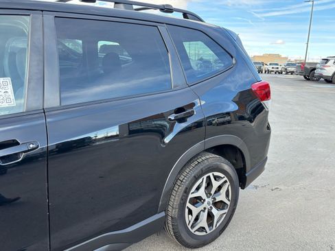 Used 2021 Subaru Forester Premium AWD/4WD image 7