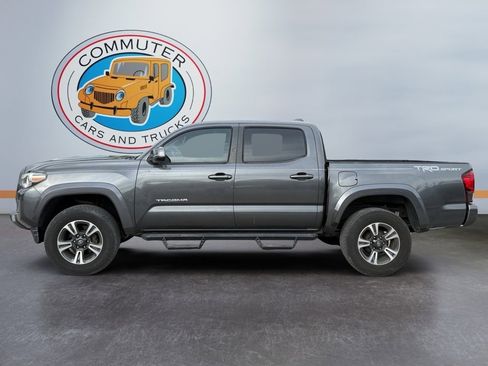 Used 2018 Toyota Tacoma TRD Sport image 2