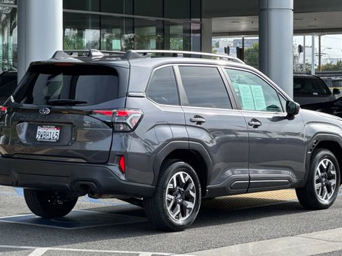 Used 2026 Subaru Forester Premium image 4