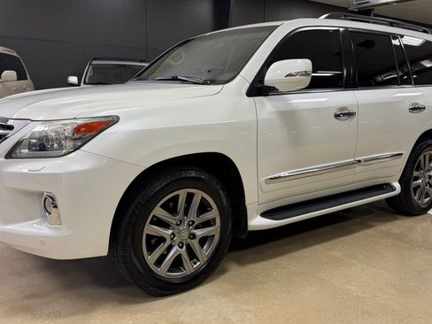 Used 2013 Lexus LX 570 4WD w/ Luxury Pkg w/Pre-crash image 9