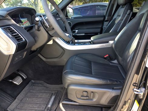 Used 2022 Land Rover Range Rover Sport HST image 9