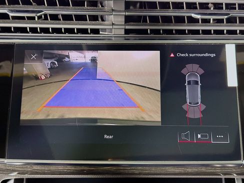 Used 2019 Audi Q8 Premium w/ Convenience Package AWD/4WD image 14
