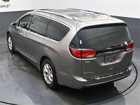 Used 2018 Chrysler Pacifica Touring-L Plus w/ Tire & Wheel Group image 42