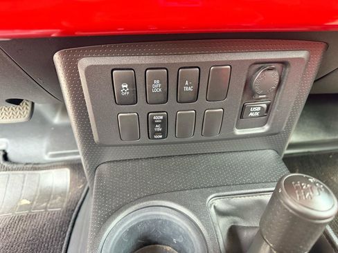 Used 2012 Toyota FJ Cruiser 4WD w/ Upgrade Pkg II image 26