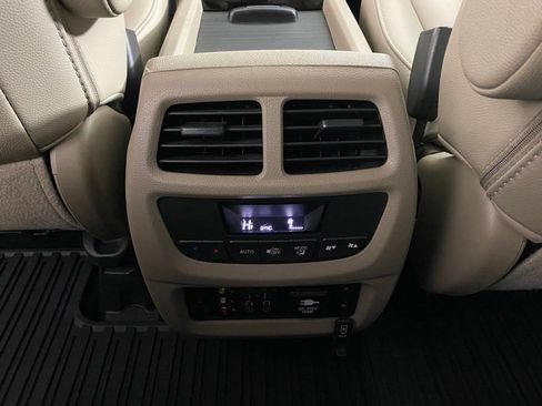 Used 2018 Honda Pilot Touring image 29