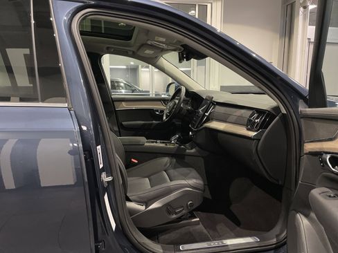 Used 2025 Volvo XC90 B6 Plus image 40