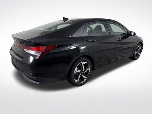 Used 2023 Hyundai Elantra SEL w/ Convenience Package image 3