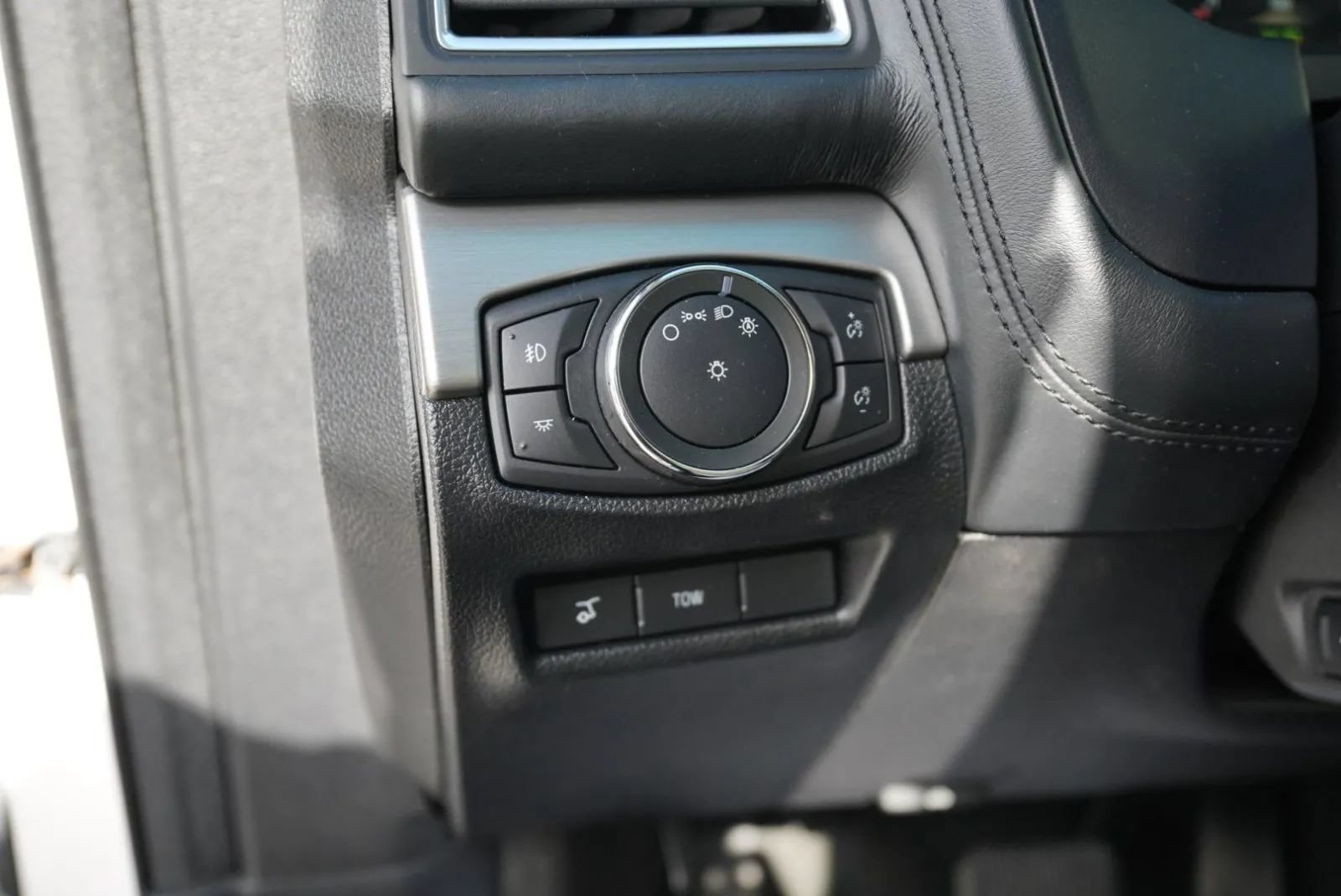 Used 2017 Ford Explorer Platinum AWD/4WD image 27