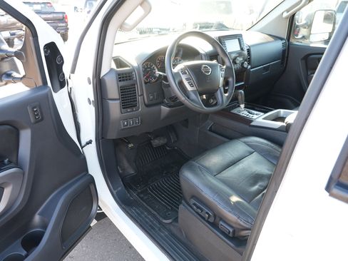 Used 2015 Nissan Titan SL w/ SL Moonroof Package image 14