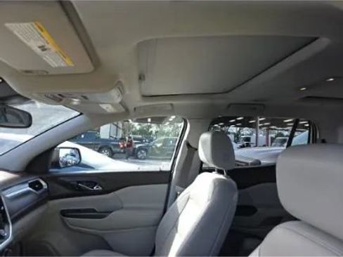 Used 2018 GMC Acadia SLT w/ LPO, Floor Liner Package image 21