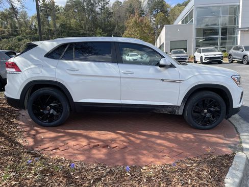 New 2026 Volkswagen Atlas Cross Sport SE FWD image 4