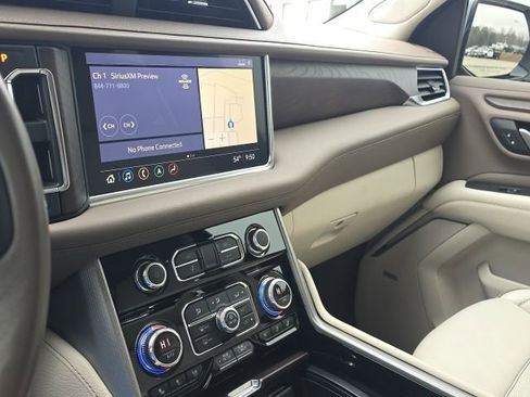 Used 2021 GMC Yukon XL Denali w/ Denali Premium Package image 32