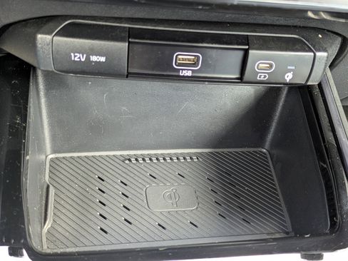 Certified 2024 Kia Niro EX Touring image 26