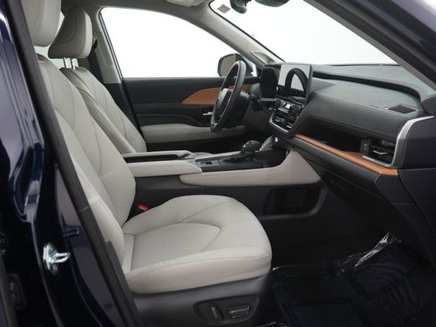 Used 2025 Toyota Grand Highlander AWD image 13