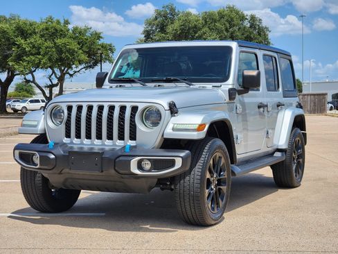 Used 2023 Jeep Wrangler Unlimited Sahara w/ Cold Weather Group AWD/4WD image 2