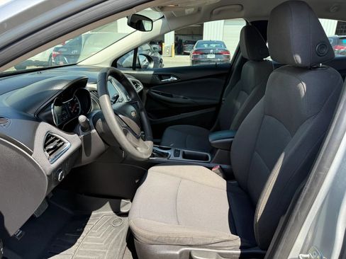 Used 2018 Chevrolet Cruze LS FWD image 2