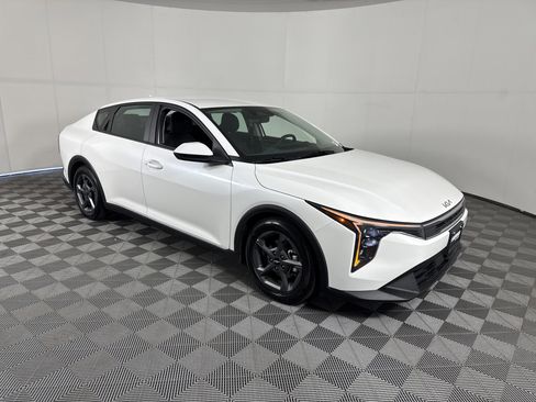Used 2025 Kia K4 FWD image 2