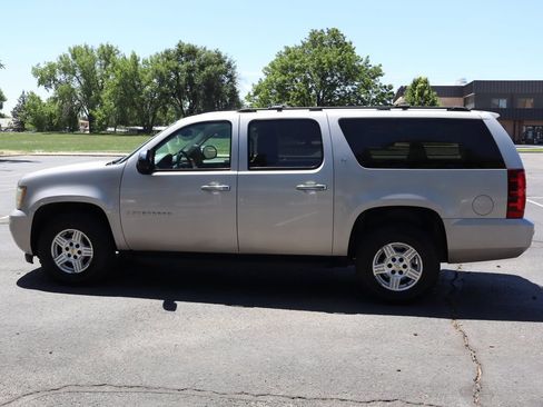 Used 2008 Chevrolet Suburban LT w/ LT Preferred Equipment Group AWD/4WD image 9