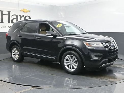Used 2017 Ford Explorer XLT FWD image 6