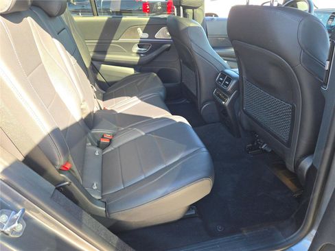 Used 2021 Mercedes-Benz GLS 450 4MATIC image 11