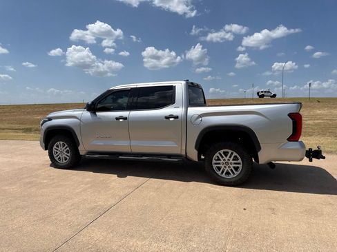 Used 2022 Toyota Tundra SR5 AWD/4WD image 10