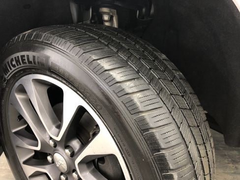 Used 2017 Jeep Grand Cherokee Overland w/ Jeep Active Safety Group image 24