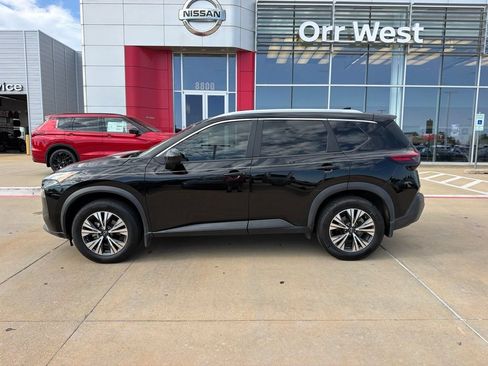 Used 2023 Nissan Rogue SV w/ SV Premium B Package FWD image 2
