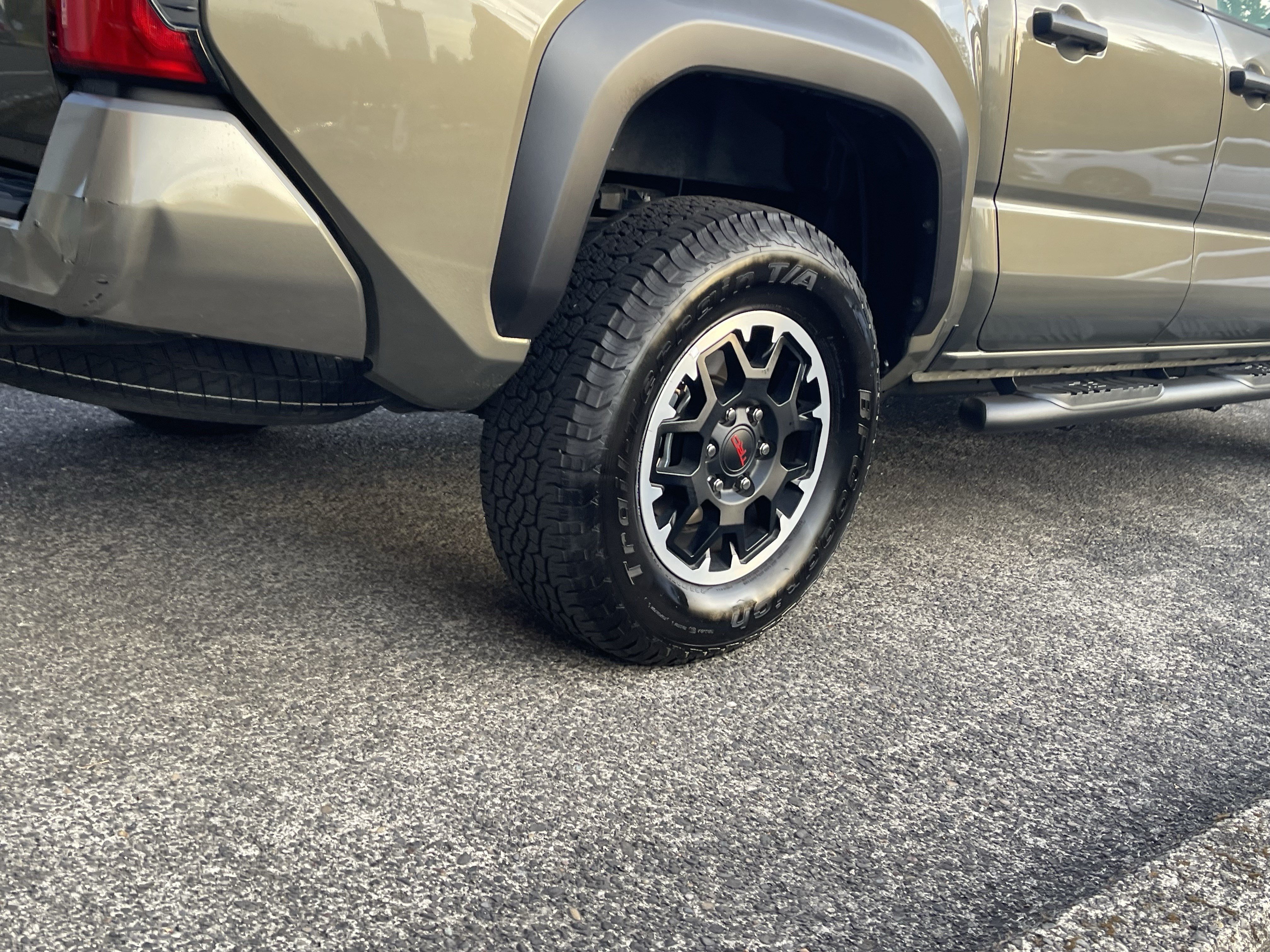 Certified 2025 Toyota Tacoma TRD Off-Road AWD/4WD image 9