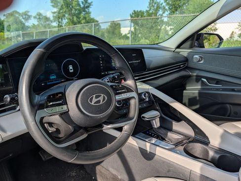 Used 2024 Hyundai Elantra Limited FWD image 25