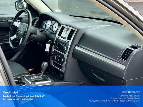 Used 2010 Chrysler 300 Touring RWD image 22