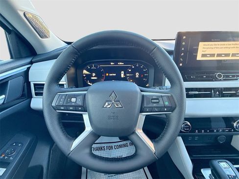 New 2026 Mitsubishi Outlander SE image 11