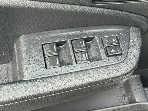 Used 2025 Honda Ridgeline Sport image 11