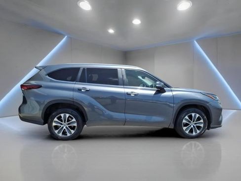 Certified 2024 Toyota Highlander XLE FWD image 27