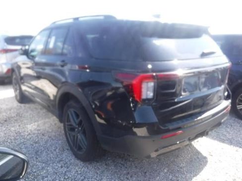 Used 2025 Ford Explorer ST-Line w/ ST-Line Street Pack image 2