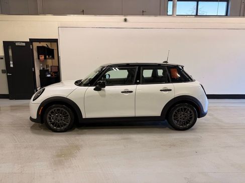 Used 2026 MINI Cooper 4-Door Hardtop image 2