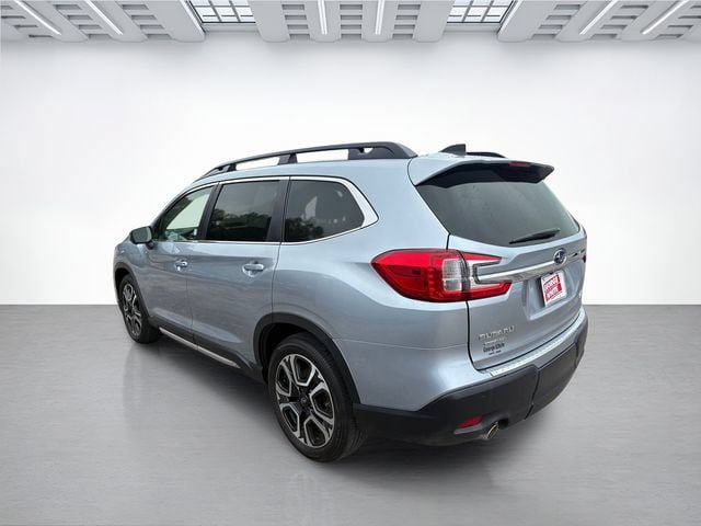 Used 2023 Subaru Ascent Limited w/ Technology Package AWD/4WD image 8