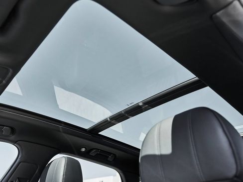 Used 2025 Bentley Bentayga AWD/4WD image 48