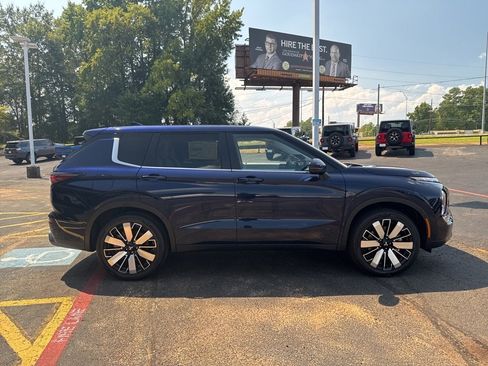 New 2025 Mitsubishi Outlander SE image 5