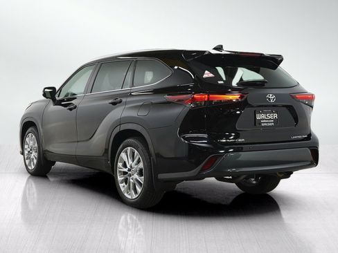Used 2024 Toyota Highlander Limited AWD/4WD image 5
