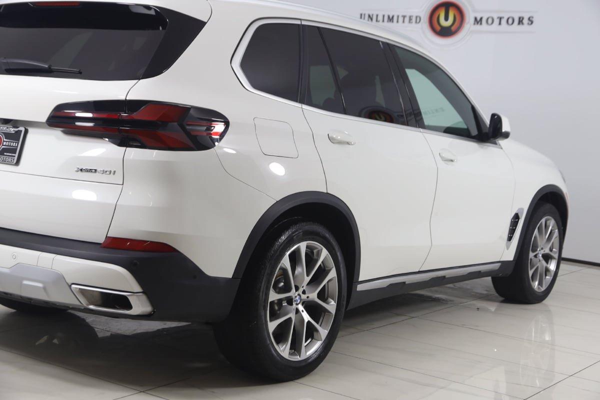 Used 2024 BMW X5 xDrive40i w/ Parking Assistance Package AWD/4WD image 38