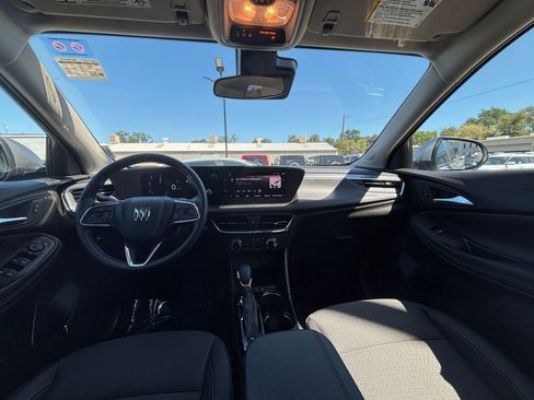 Used 2025 Buick Encore GX Preferred FWD image 32